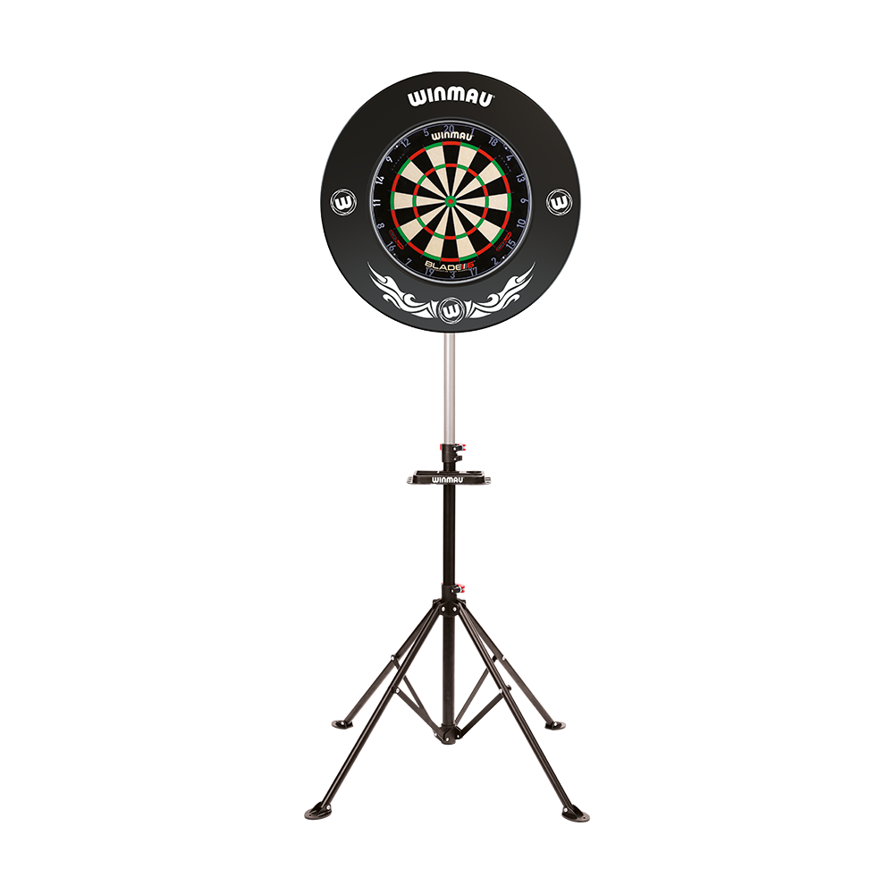 Der Winmau Xtreme Dartboard Stand 2 ist ein stabiler, höhenverstellbarer Ständer für Dartboards. Er steht auf drei Beinen und ist ideal für den flexiblen Einsatz zu Hause oder unterwegs.